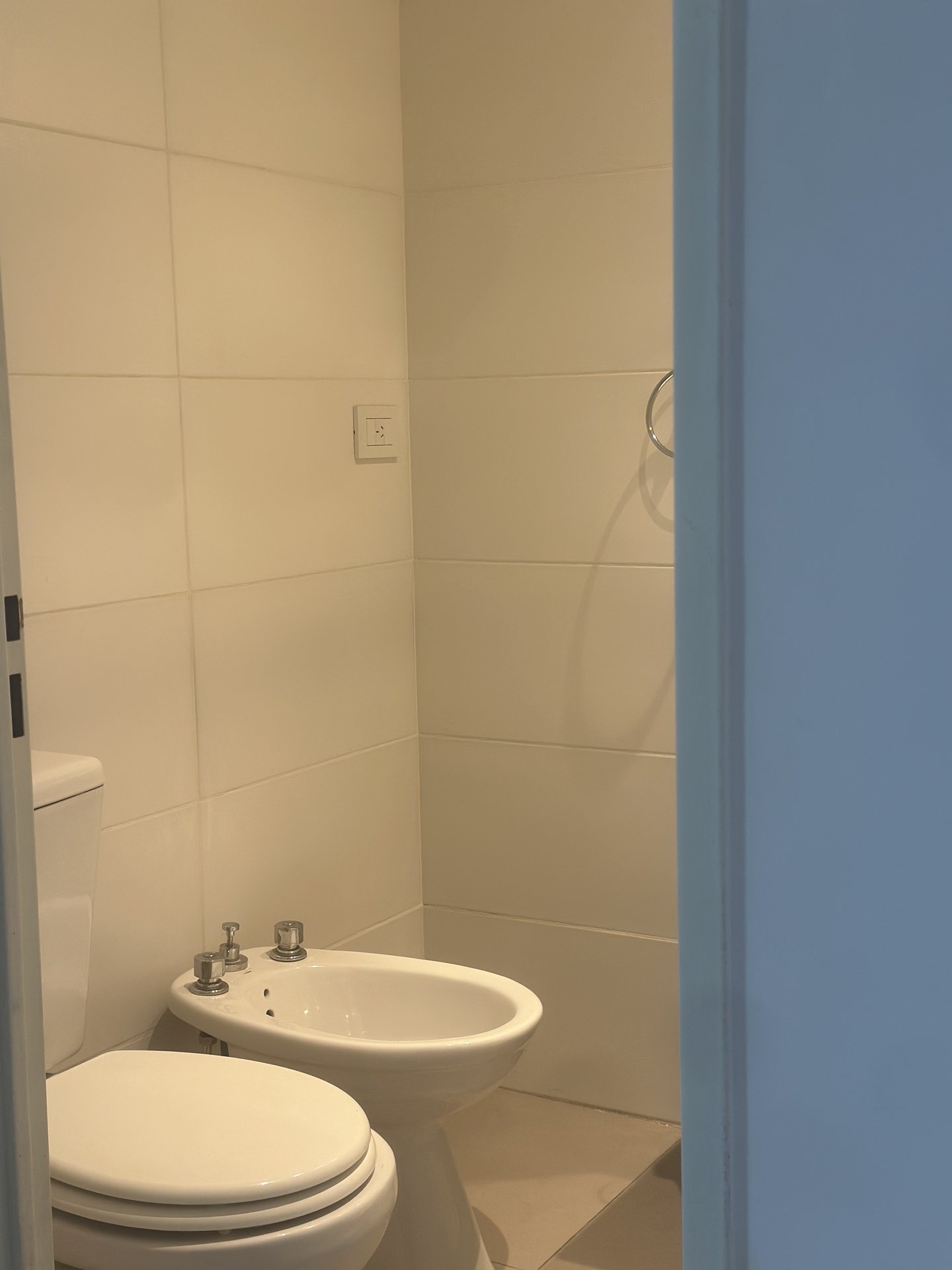 Toilette con inodoro y bidet